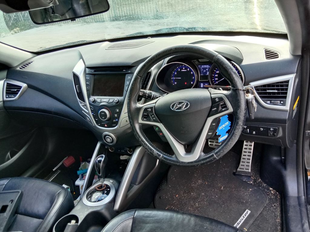 P5655 - Hyundai Veloster 2012 Black Wrecking - Image 5