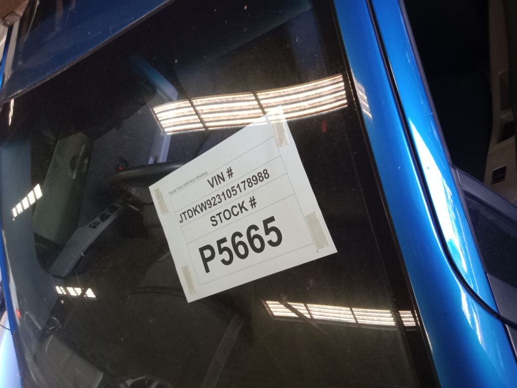 P5665 - Toyota Yaris 2009 Blue Wrecking - Image 2