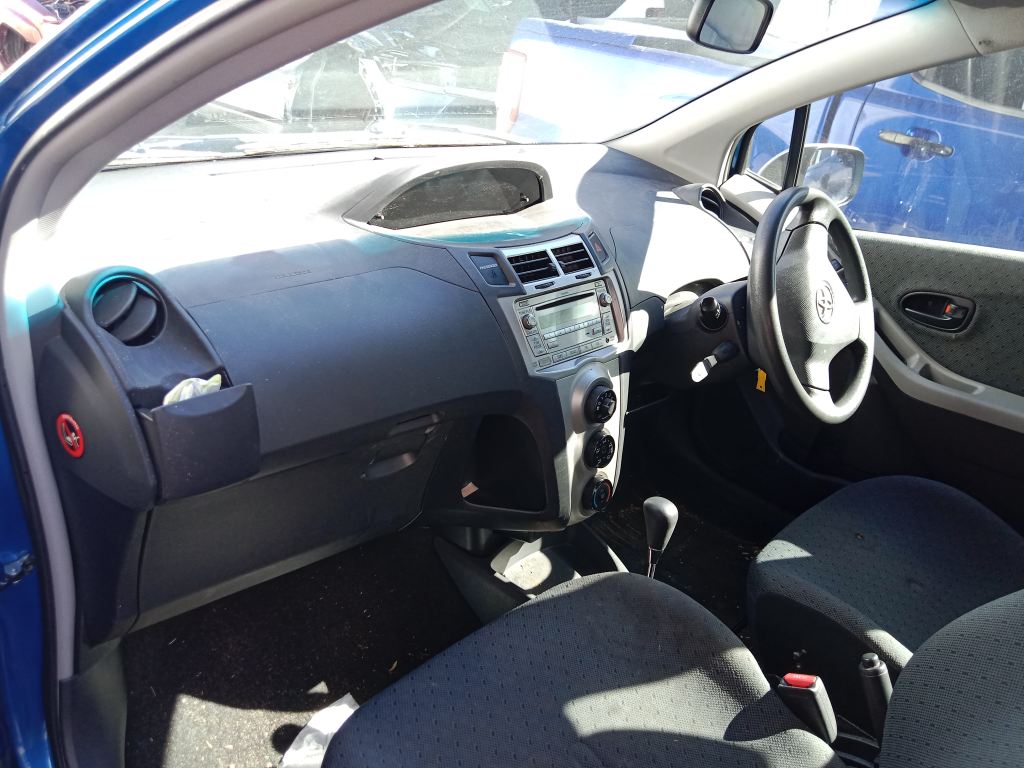 P5665 - Toyota Yaris 2009 Blue Wrecking - Image 7