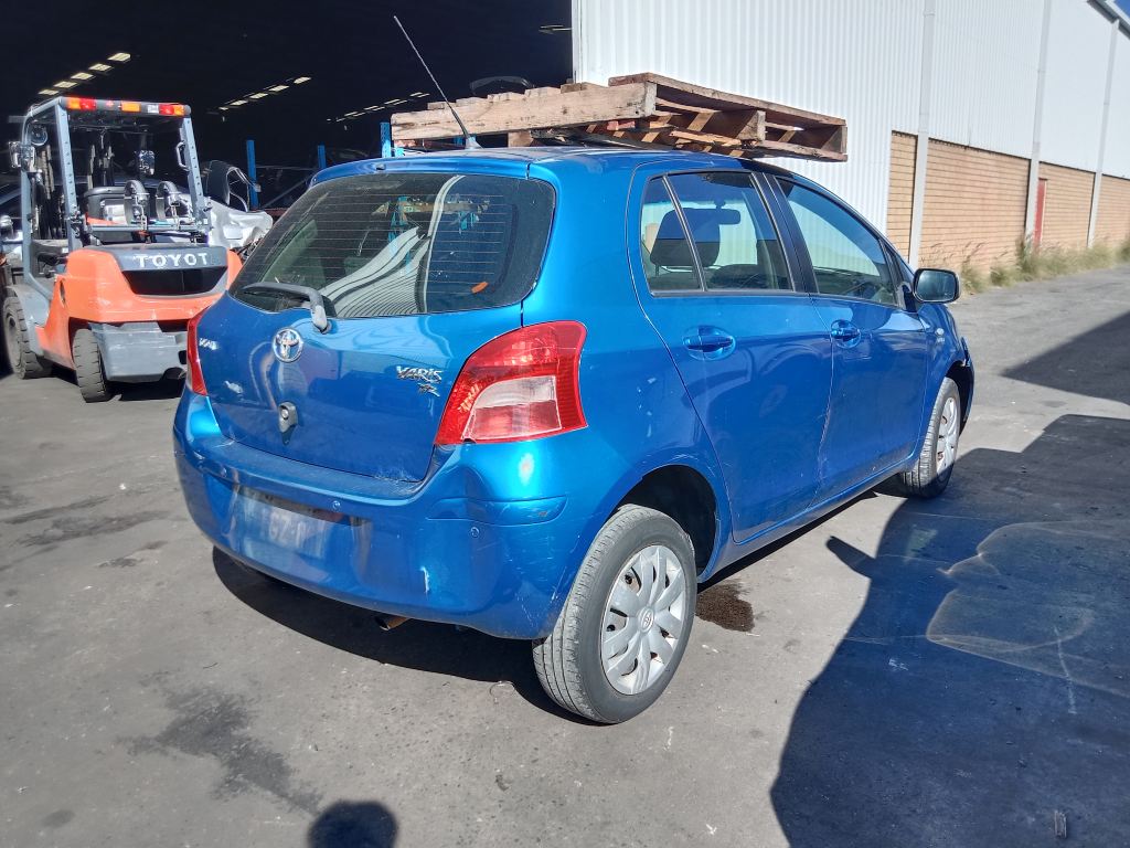P5665 - Toyota Yaris 2009 Blue Wrecking - Image 12