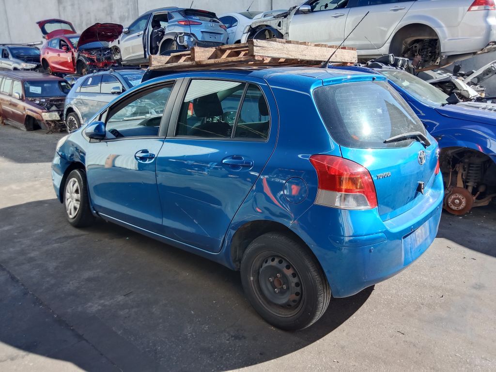 P5665 - Toyota Yaris 2009 Blue Wrecking - Image 14