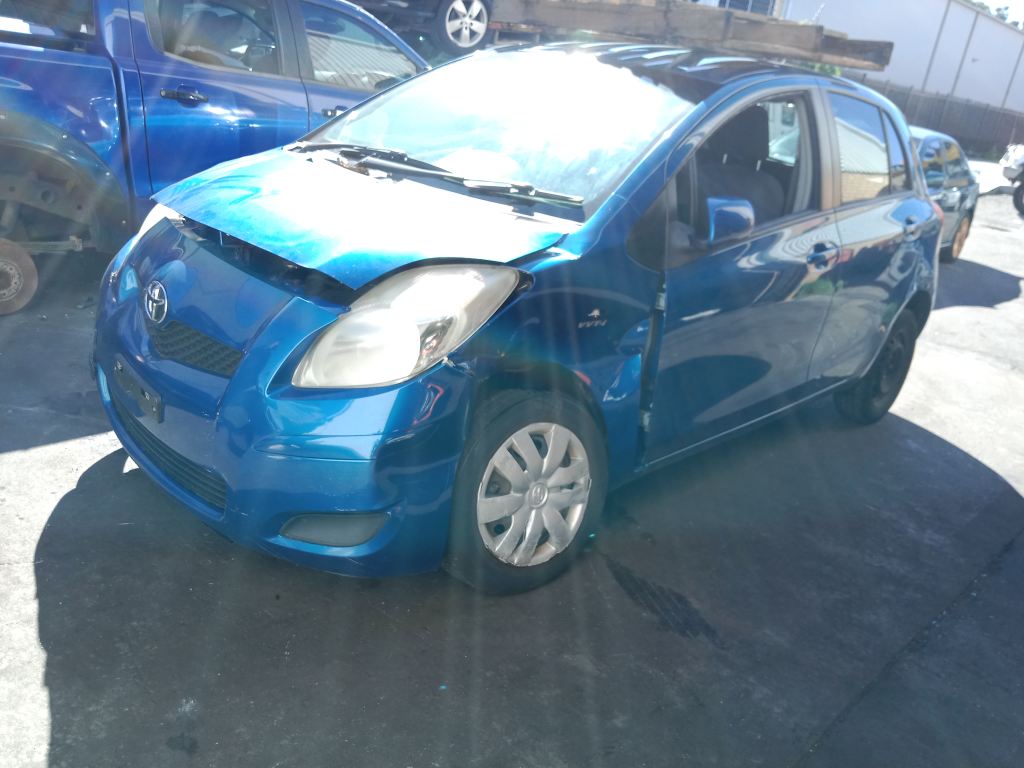 P5665 - Toyota Yaris 2009 Blue Wrecking - Image 15