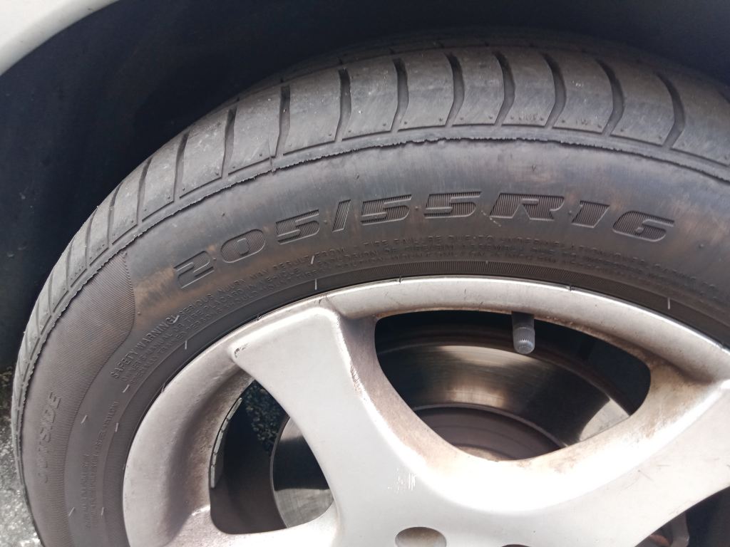 P5670 - Volkswagen Beetle 2000 Silver Wrecking - Image 9