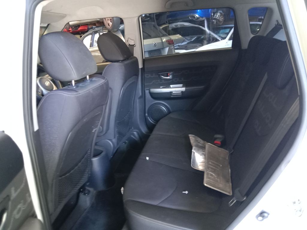 P5678 - Kia Soul 2011 White Wrecking - Image 7