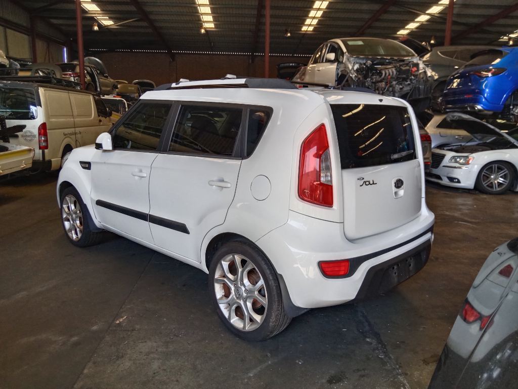 P5678 - Kia Soul 2011 White Wrecking - Image 12