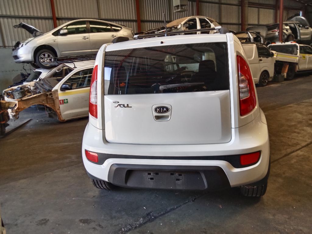P5678 - Kia Soul 2011 White Wrecking - Image 13