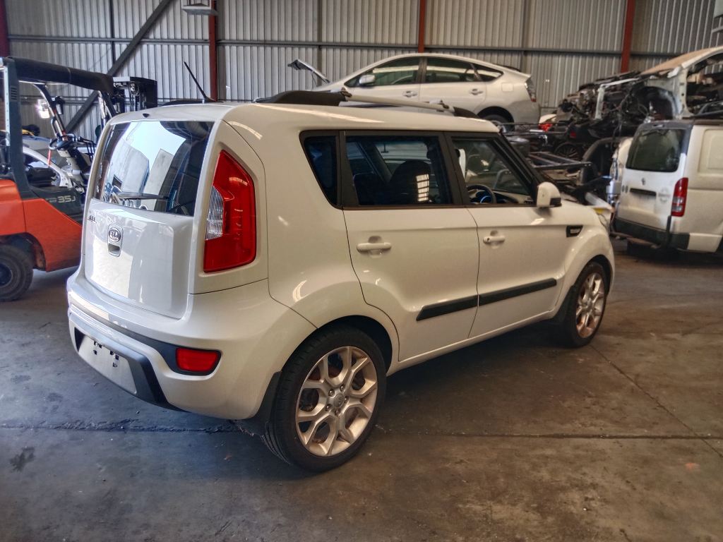 P5678 - Kia Soul 2011 White Wrecking - Image 14