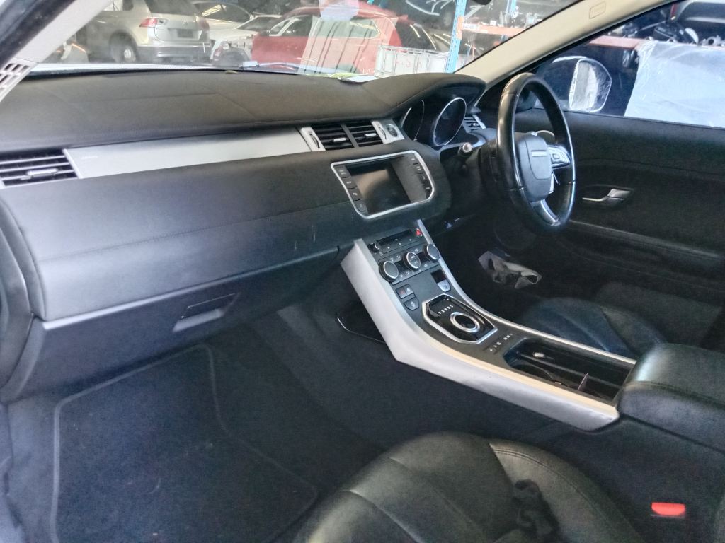 P5688 - Range Rover Evoque 2014 White Wrecking - Image 4