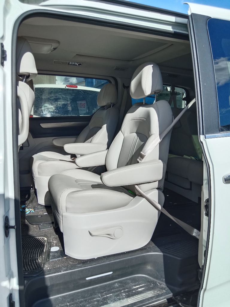 P5693 - LDV G10 VAN 2018 White Wrecking - Image 3