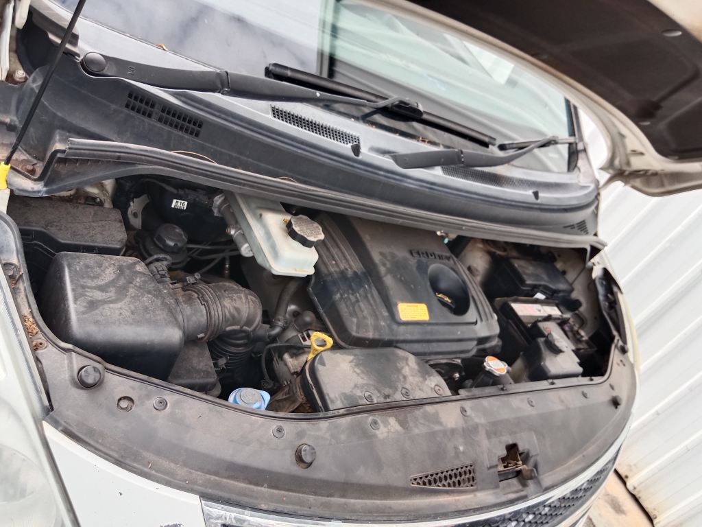 P5694 - Hyundai iload/IMAX 2011 White Wrecking - Image 2