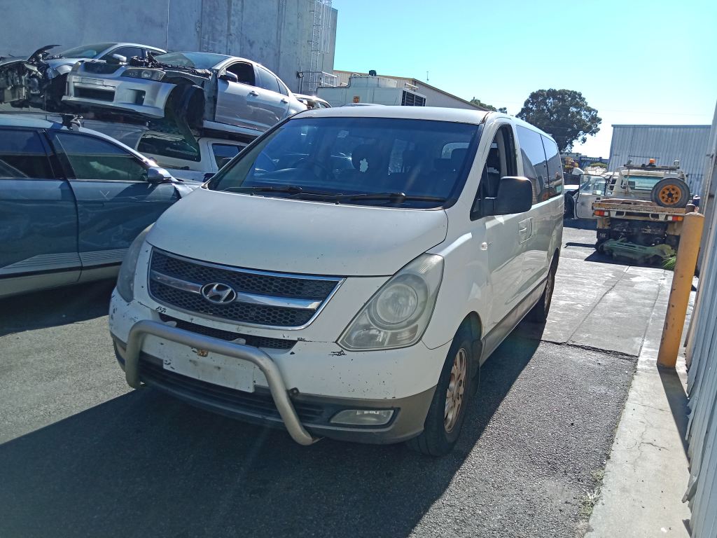 P5694 - Hyundai iload/IMAX 2011 White Wrecking - Image 16