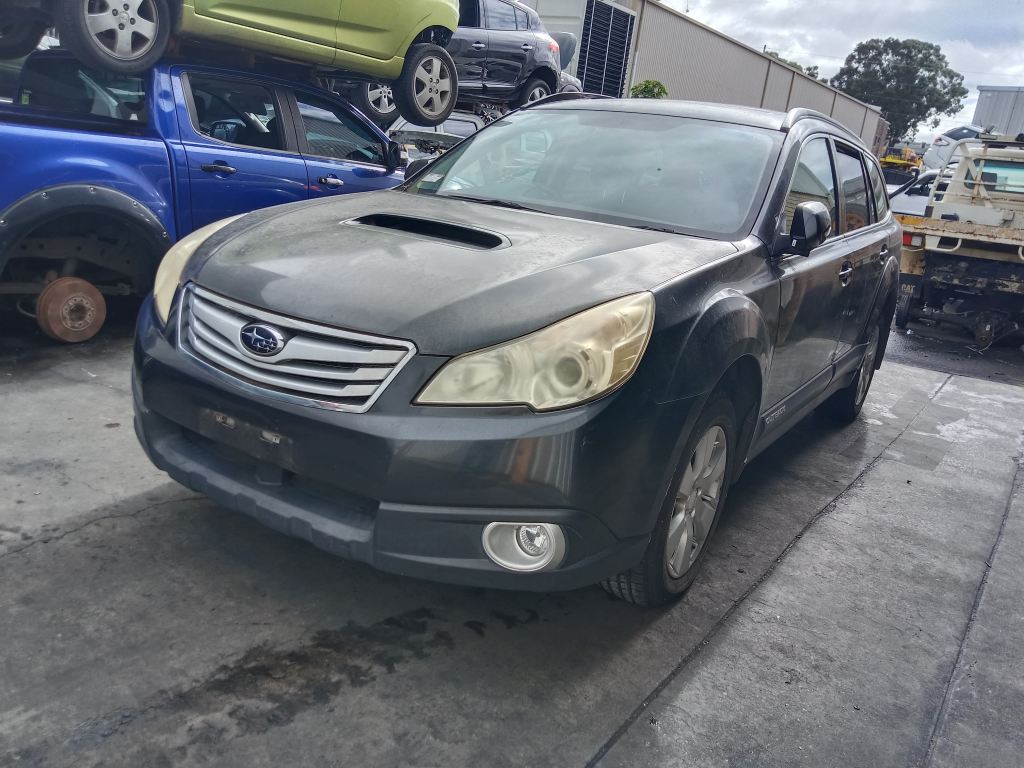 P5696 - Subaru outback 2010 Grey Wrecking