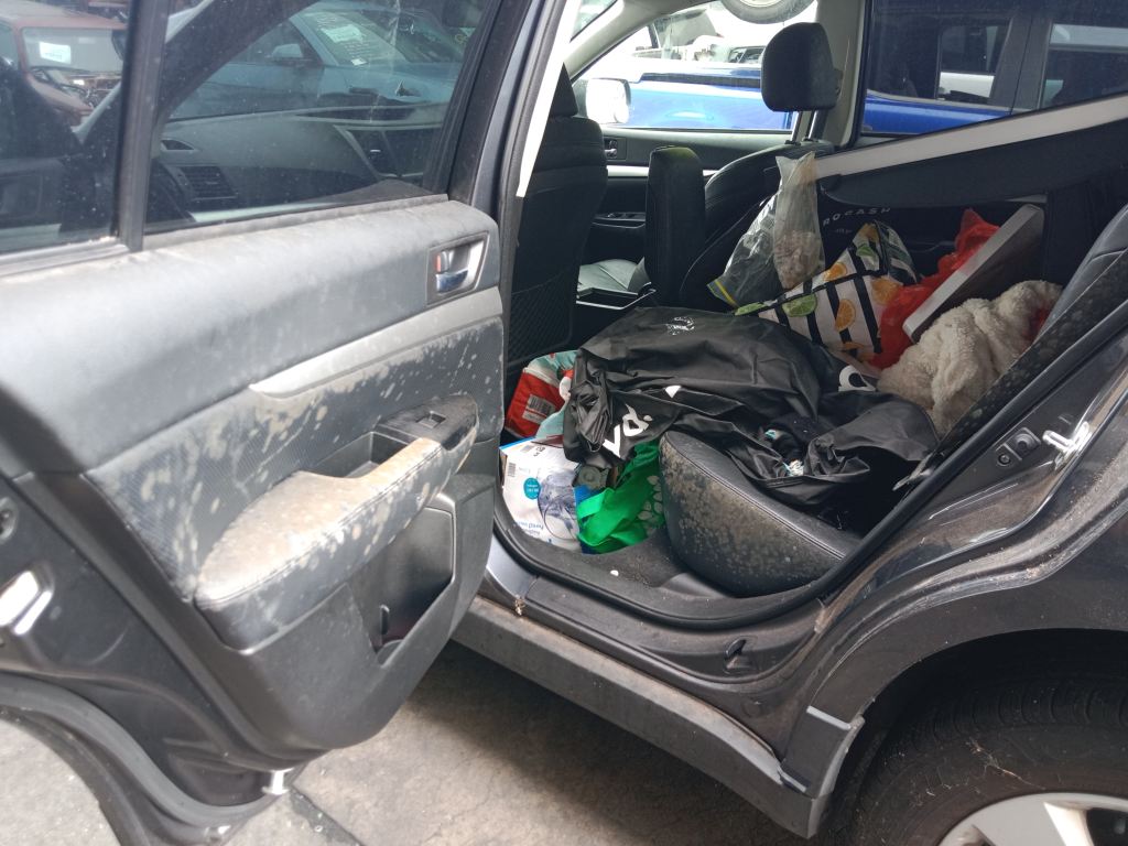 P5696 - Subaru outback 2010 Grey Wrecking - Image 6