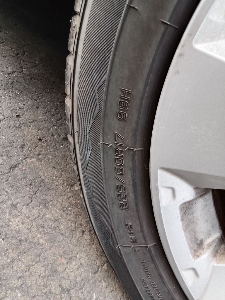 P5696 - Subaru outback 2010 Grey Wrecking - Image 9