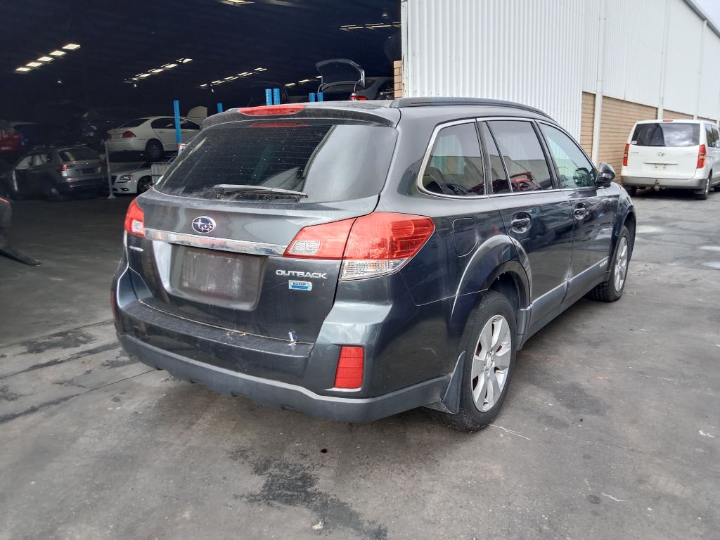 P5696 - Subaru outback 2010 Grey Wrecking - Image 12