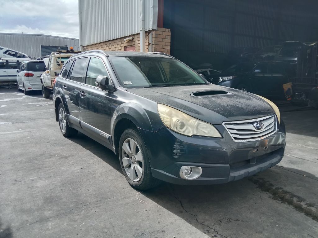 P5696 - Subaru outback 2010 Grey Wrecking - Image 14