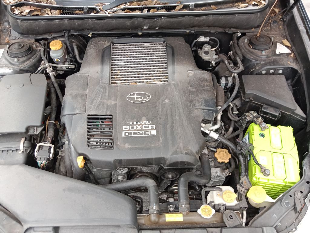 P5696 - Subaru outback 2010 Grey Wrecking - Image 16
