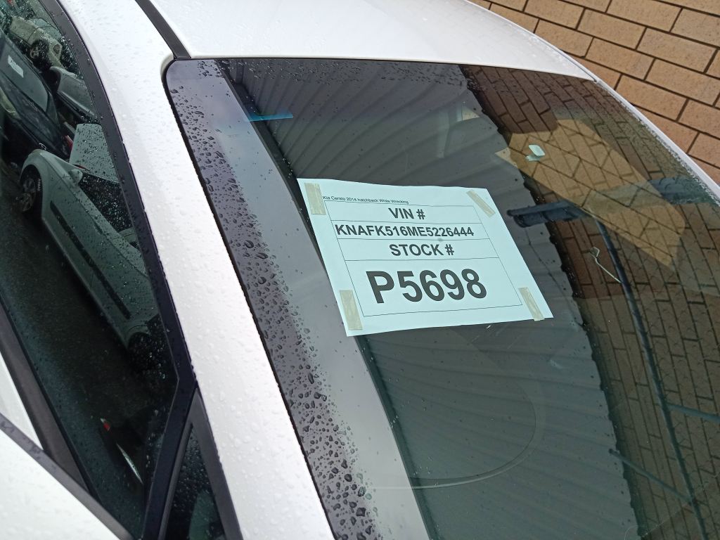 P5698 - Kia Cerato 2014 hatchback White Wrecking - Image 2