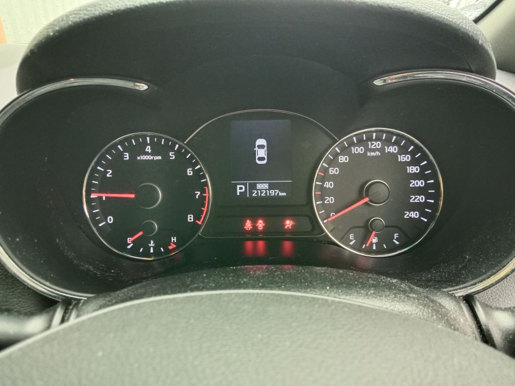P5698 - Kia Cerato 2014 hatchback White Wrecking - Image 6