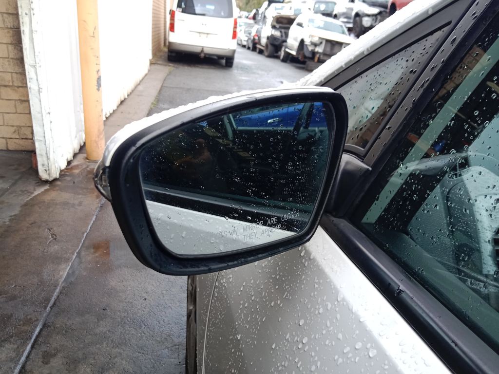 P5698 - Kia Cerato 2014 hatchback White Wrecking - Image 13