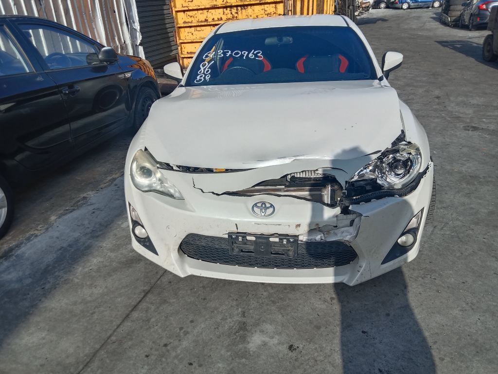 P5710 – Toyota 86 2012 White Wrecking