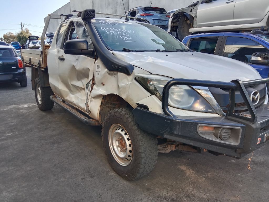 P5711 - Mazda BT-50 2015 White Wrecking - Image 2