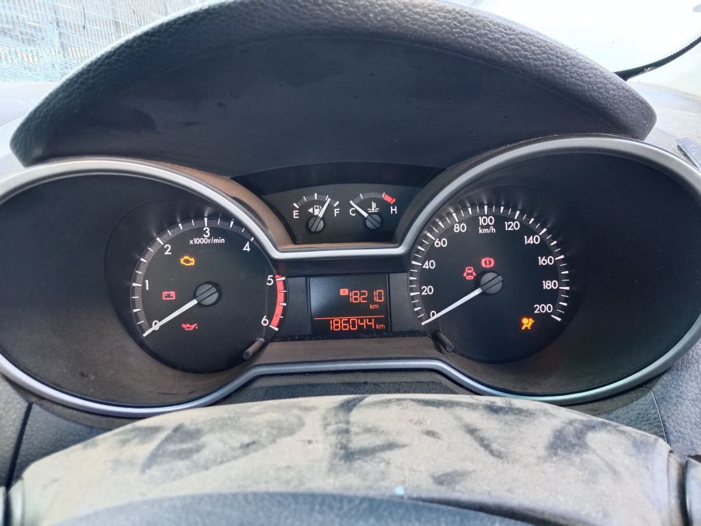 P5711 - Mazda BT-50 2015 White Wrecking - Image 5