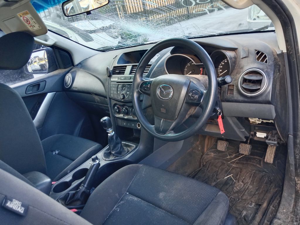 P5711 - Mazda BT-50 2015 White Wrecking - Image 6