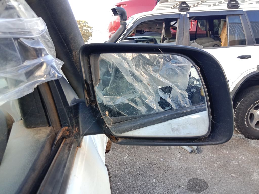 P5711 - Mazda BT-50 2015 White Wrecking - Image 8