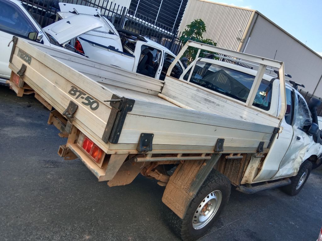 P5711 - Mazda BT-50 2015 White Wrecking - Image 10