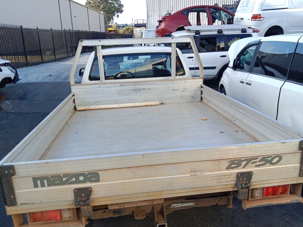 P5711 - Mazda BT-50 2015 White Wrecking - Image 11