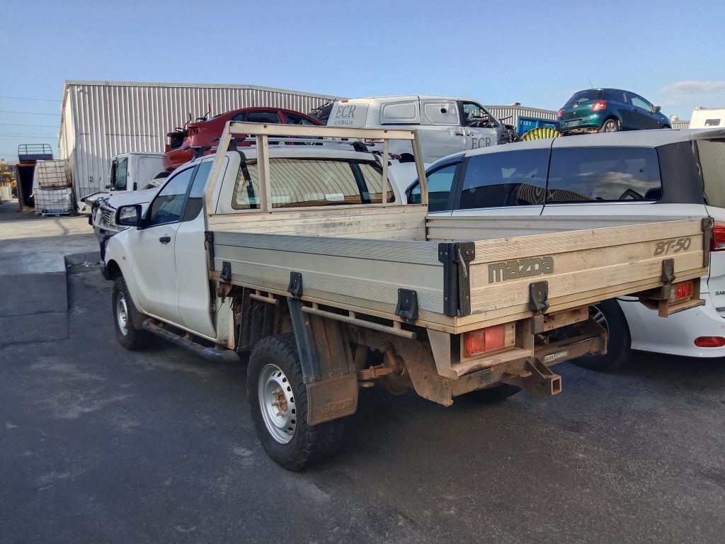 P5711 - Mazda BT-50 2015 White Wrecking - Image 12