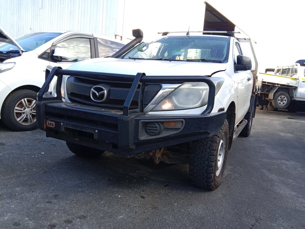 P5711 - Mazda BT-50 2015 White Wrecking - Image 16