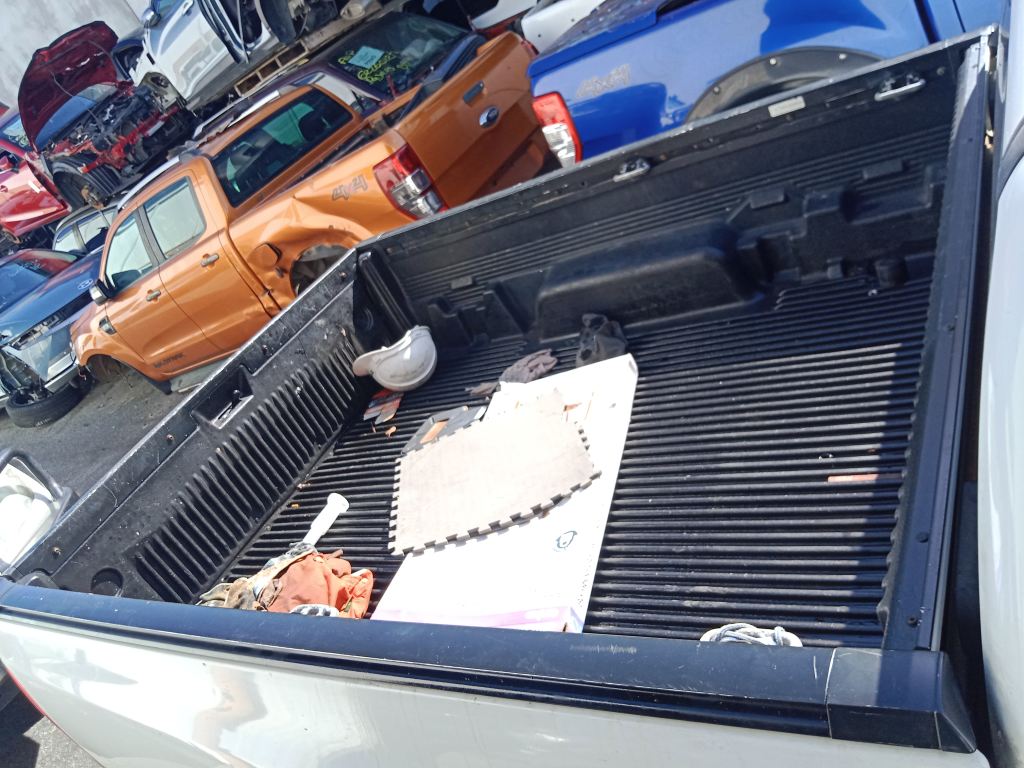 P5712 - Ford Falcon Ute 2008 White Wrecking - Image 6