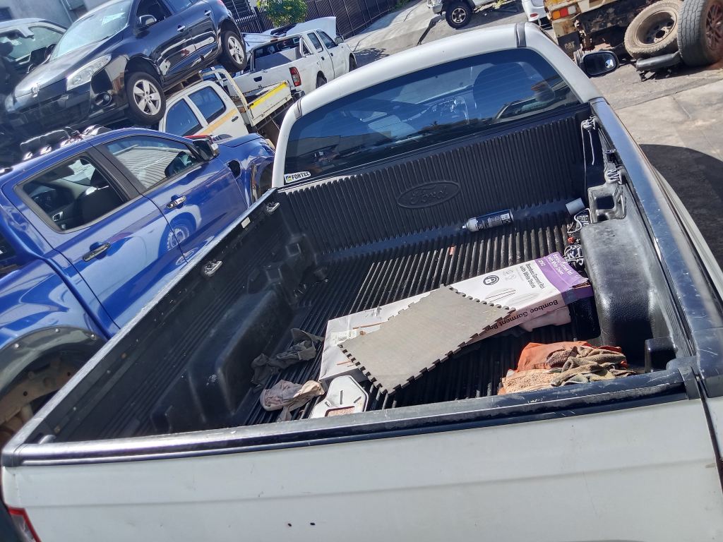 P5712 - Ford Falcon Ute 2008 White Wrecking - Image 10