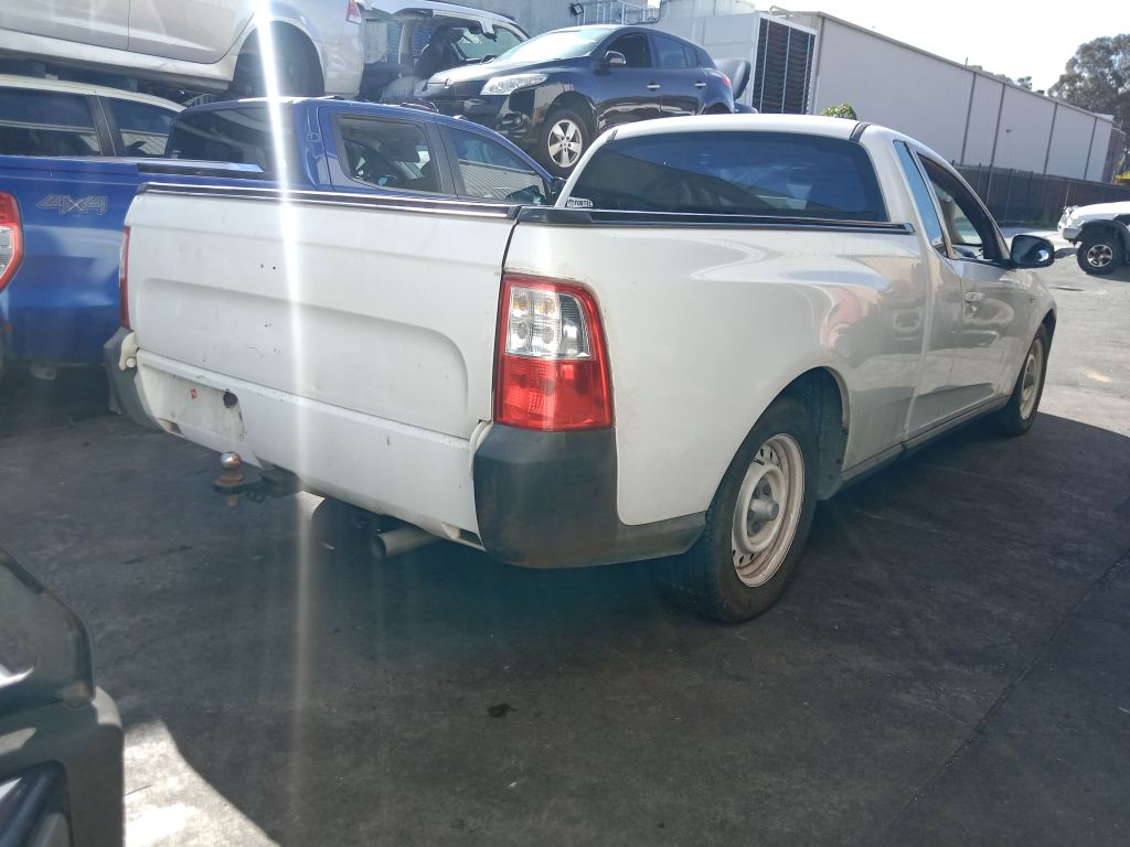 P5712 - Ford Falcon Ute 2008 White Wrecking - Image 12
