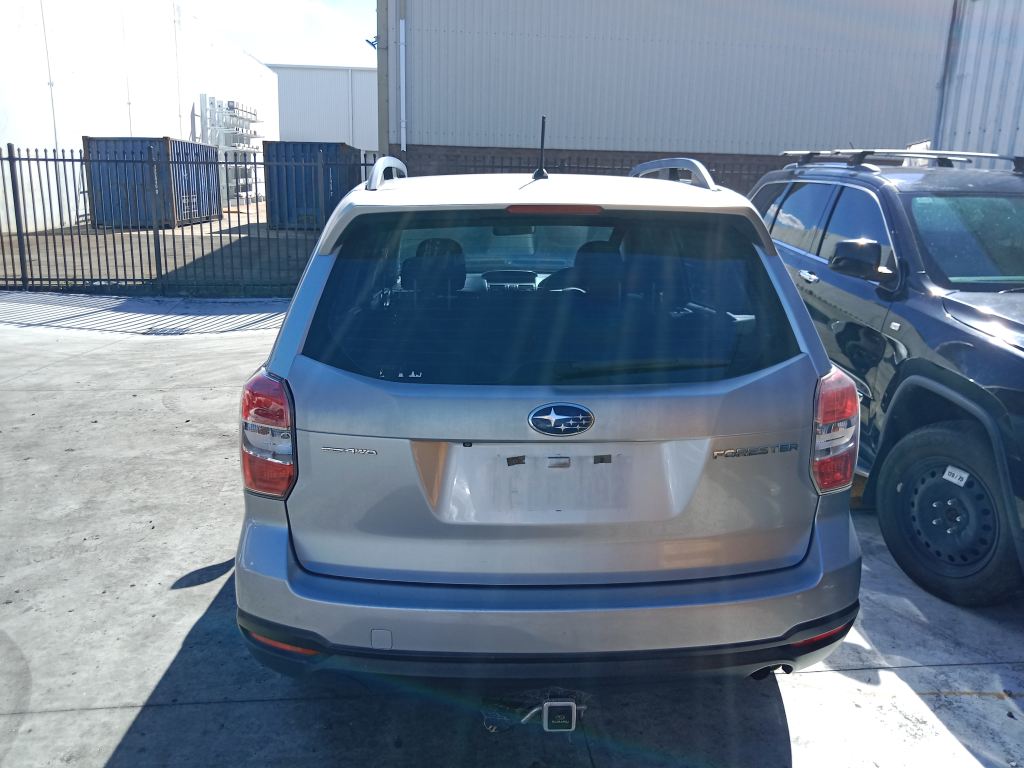 P5719 - Subaru Forester 2014 Silver Wrecking - Image 13