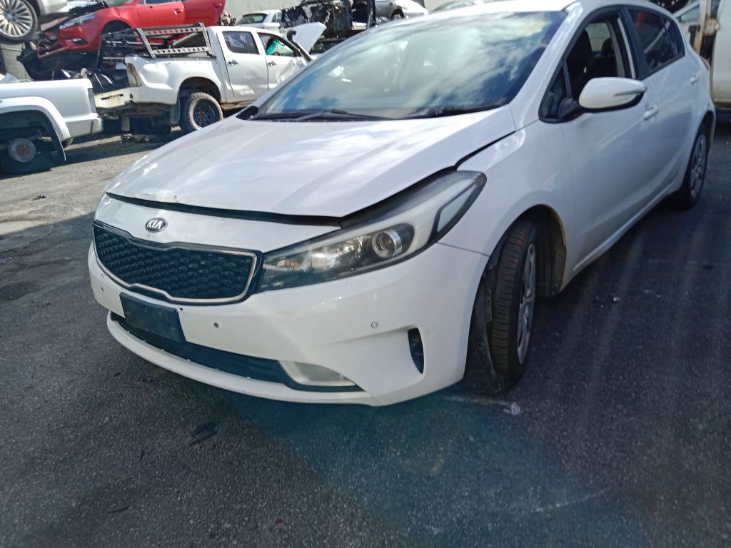 P5720 - Kia Cerato hatchback 2018 White Wrecking