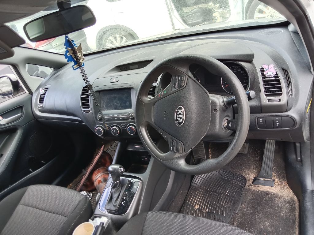P5720 - Kia Cerato hatchback 2018 White Wrecking - Image 2