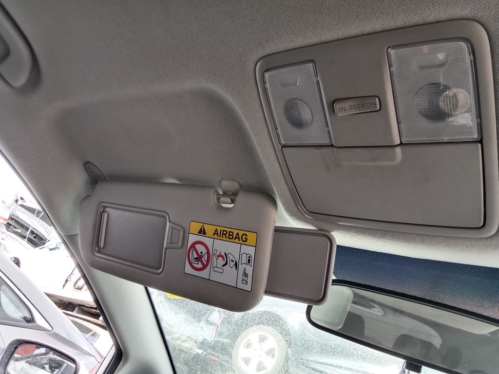 P5720 - Kia Cerato hatchback 2018 White Wrecking - Image 4