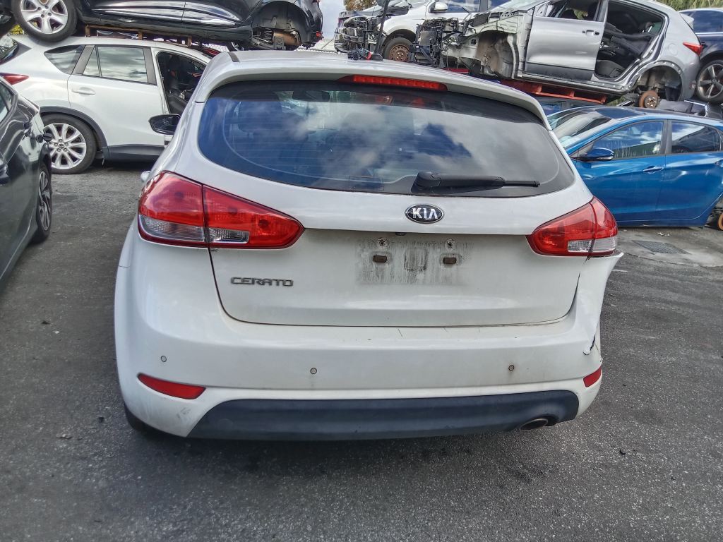 P5720 - Kia Cerato hatchback 2018 White Wrecking - Image 8
