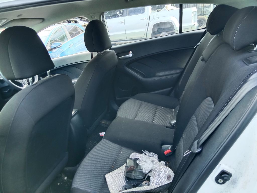 P5720 - Kia Cerato hatchback 2018 White Wrecking - Image 10