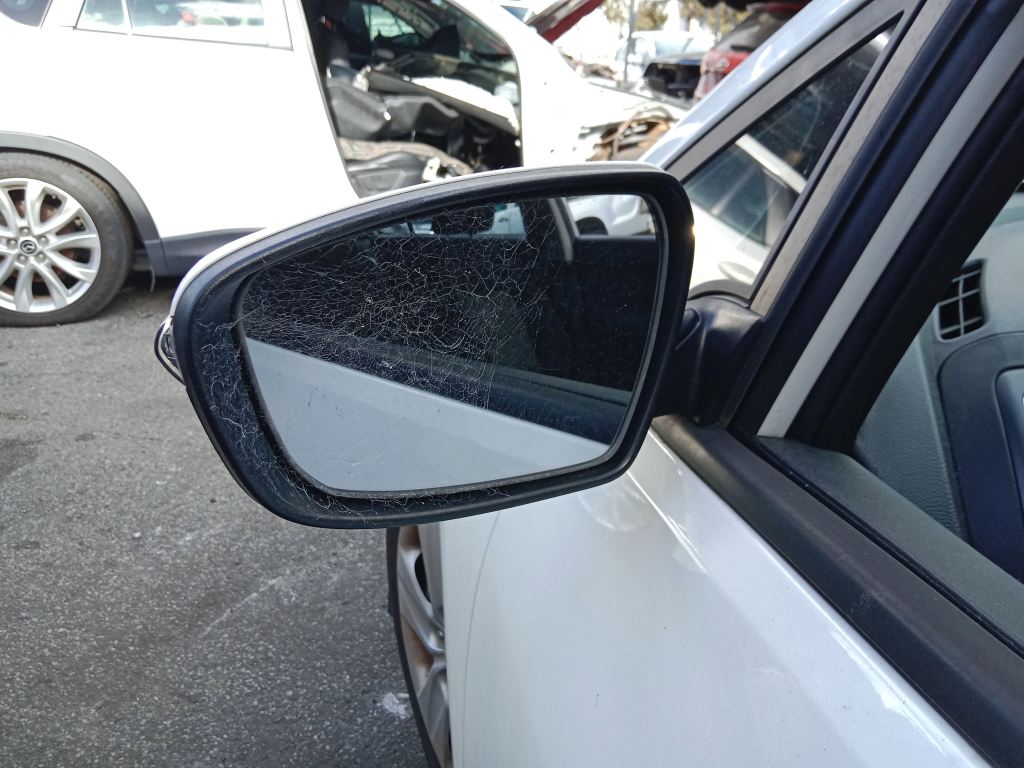 P5720 - Kia Cerato hatchback 2018 White Wrecking - Image 14