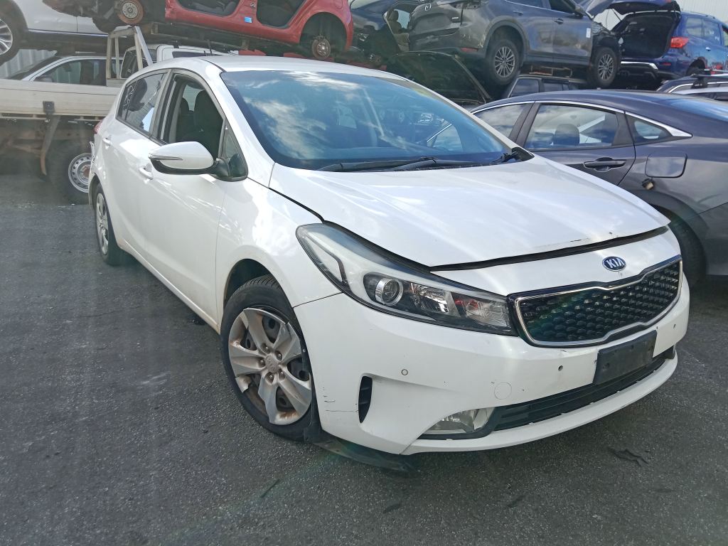 P5720 - Kia Cerato hatchback 2018 White Wrecking - Image 15