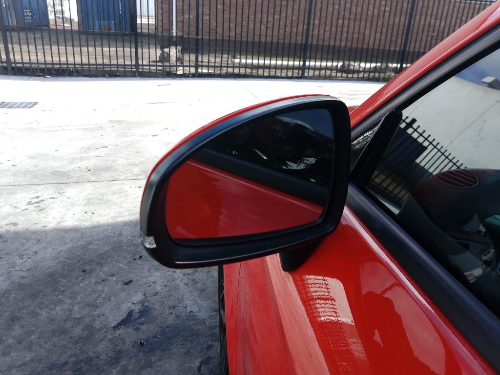 P5723 - Audi A1 2011 Red Wrecking - Image 9