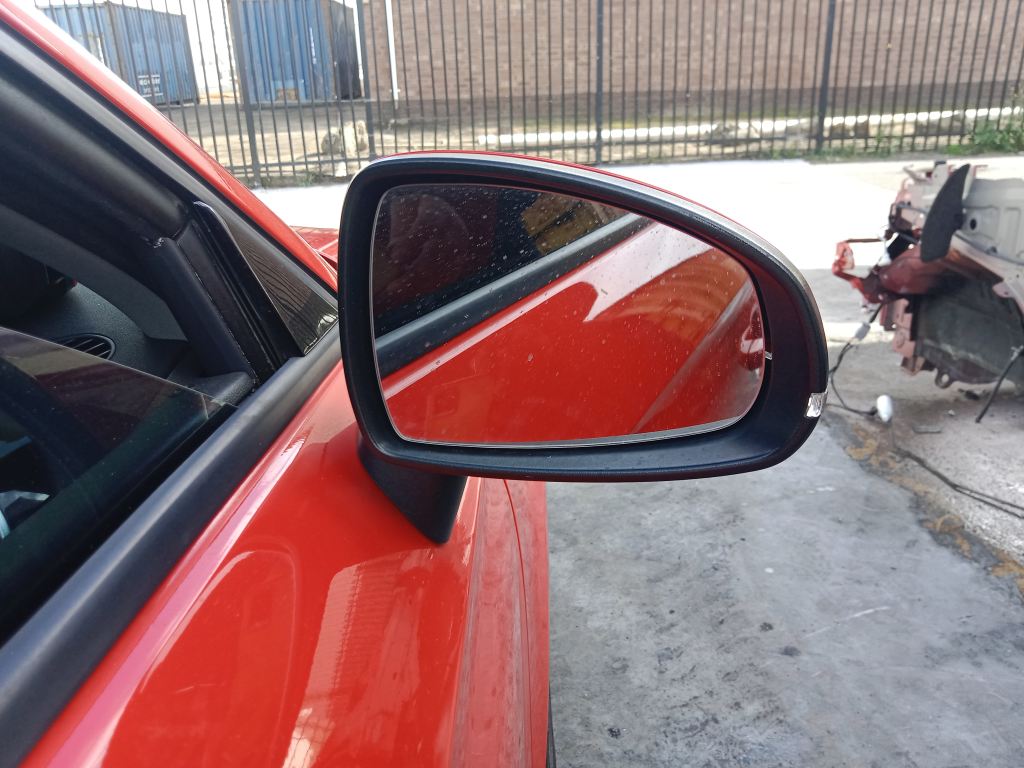 P5723 - Audi A1 2011 Red Wrecking - Image 13