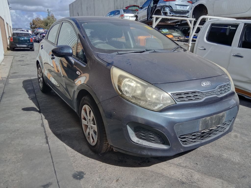 P5725 - Kia Rio 2014 Grey Wrecking