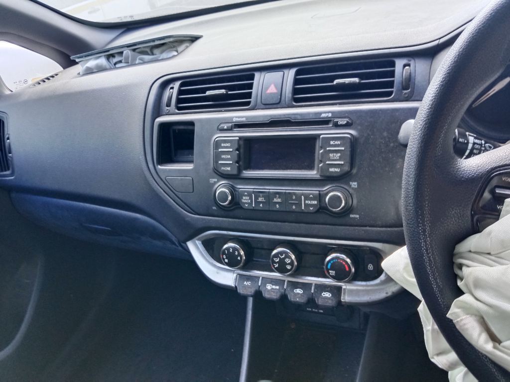 P5725 - Kia Rio 2014 Grey Wrecking - Image 3