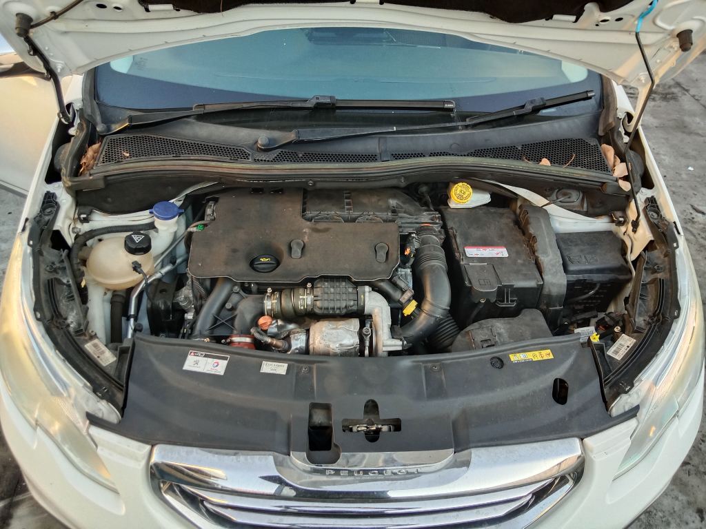 P5730 - Peugeot 2008 2013 White Wrecking - Image 4
