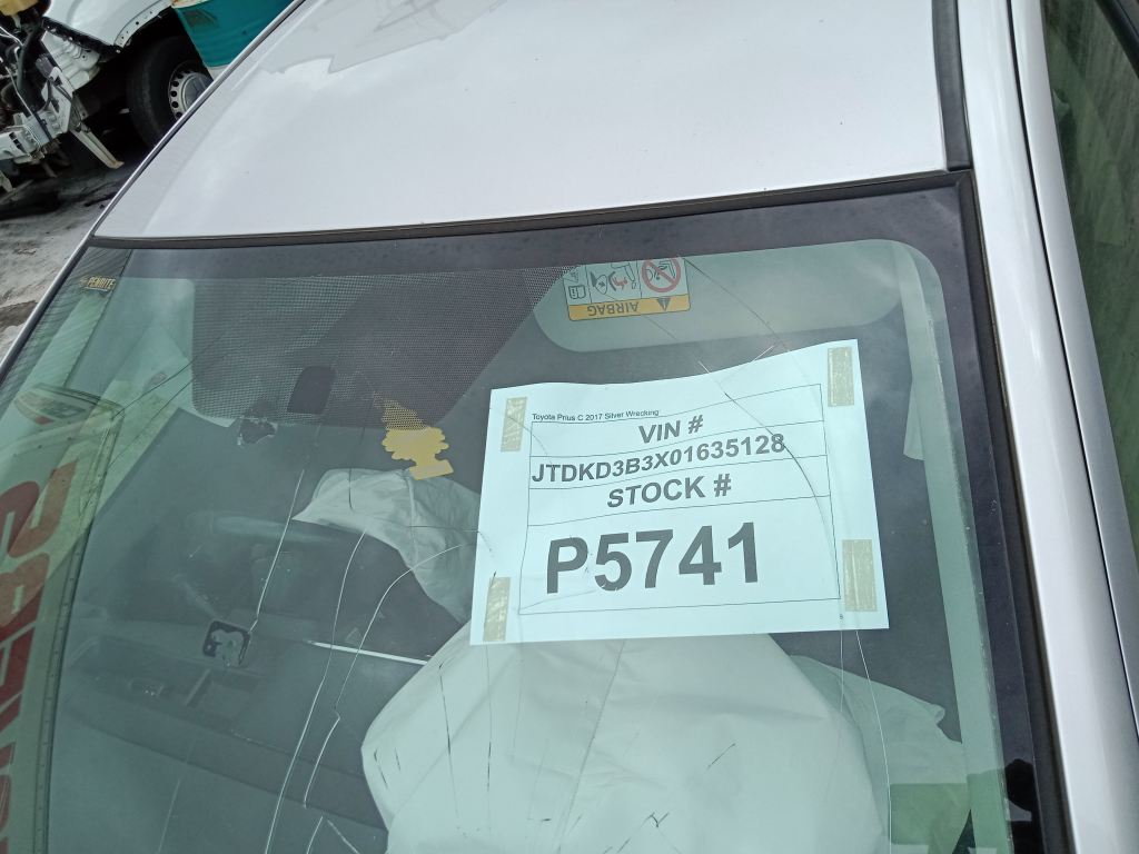 P5741 - Toyota Prius C 2017 Silver Wrecking - Image 2